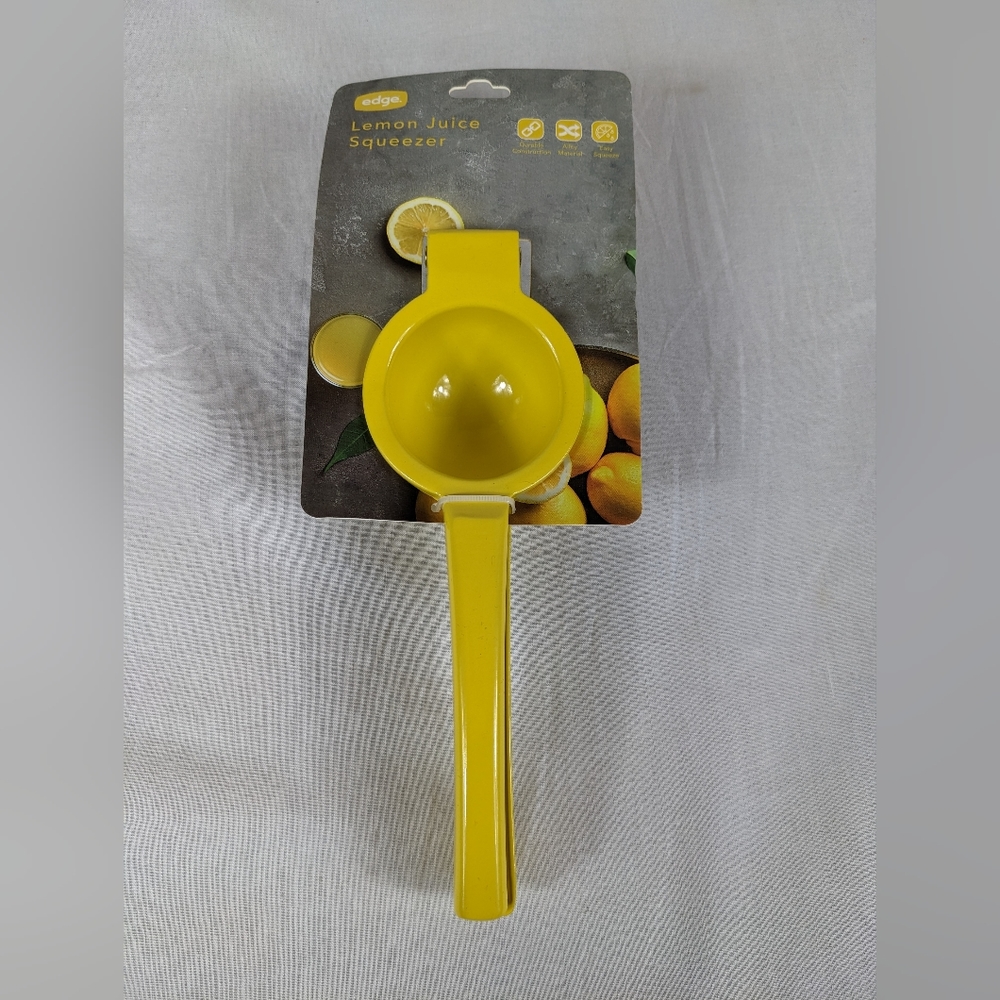 Lemon Juice Squeezer Press Lifestyle for Edge Yellow Alloy Easy Squeeze NEW NIP